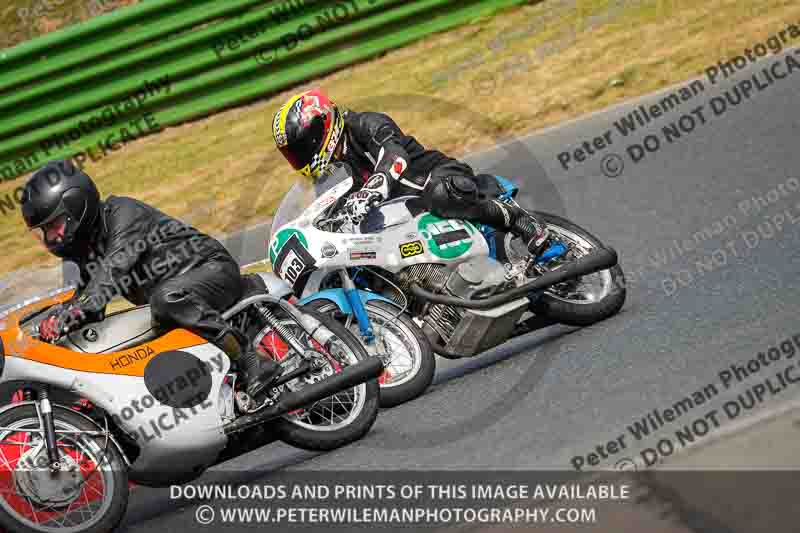 Vintage motorcycle club;eventdigitalimages;mallory park;mallory park trackday photographs;no limits trackdays;peter wileman photography;trackday digital images;trackday photos;vmcc festival 1000 bikes photographs